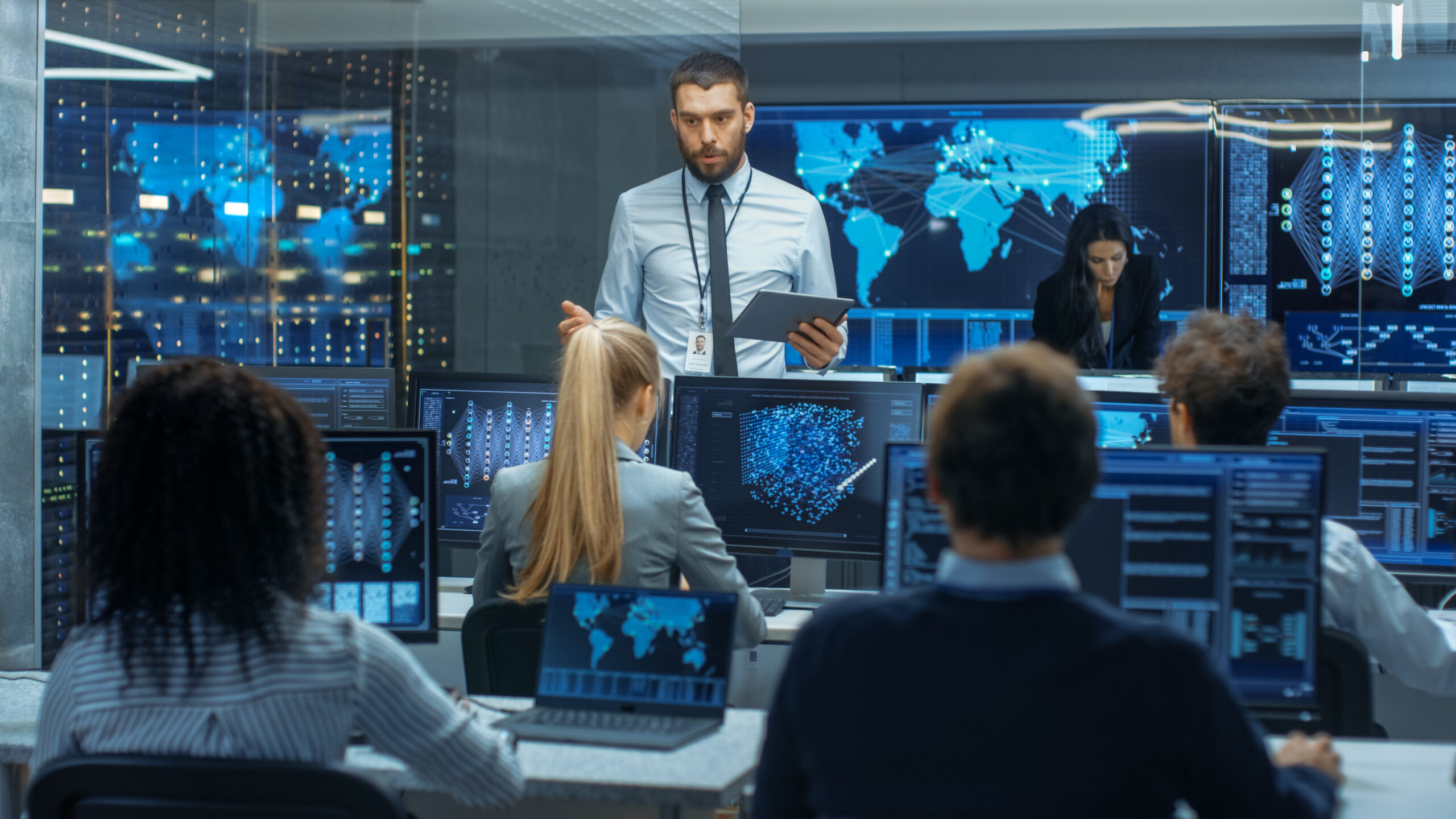 Chief,Project,Engineer,Holds,Briefing,For,A,Team,Of,Scientists